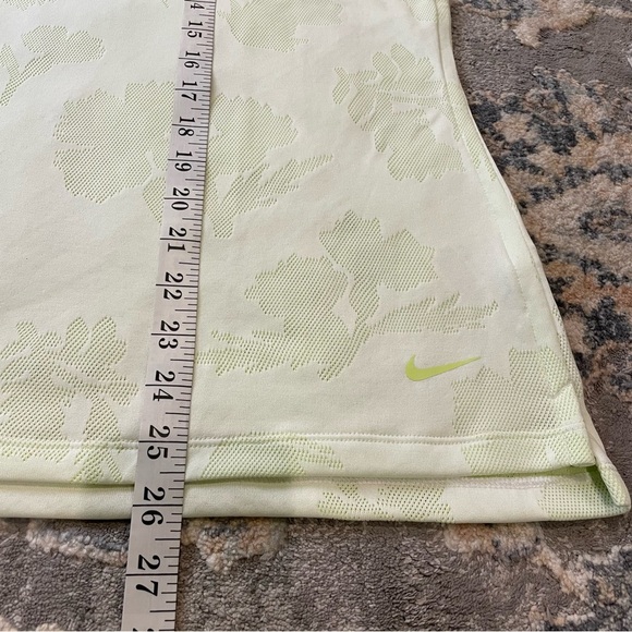 Nike Light Green Floral Top - Picture 2 of 5